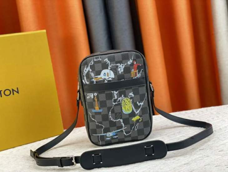 Picture of Louis Vuitton Mens Bags _SKUfw142189499fw